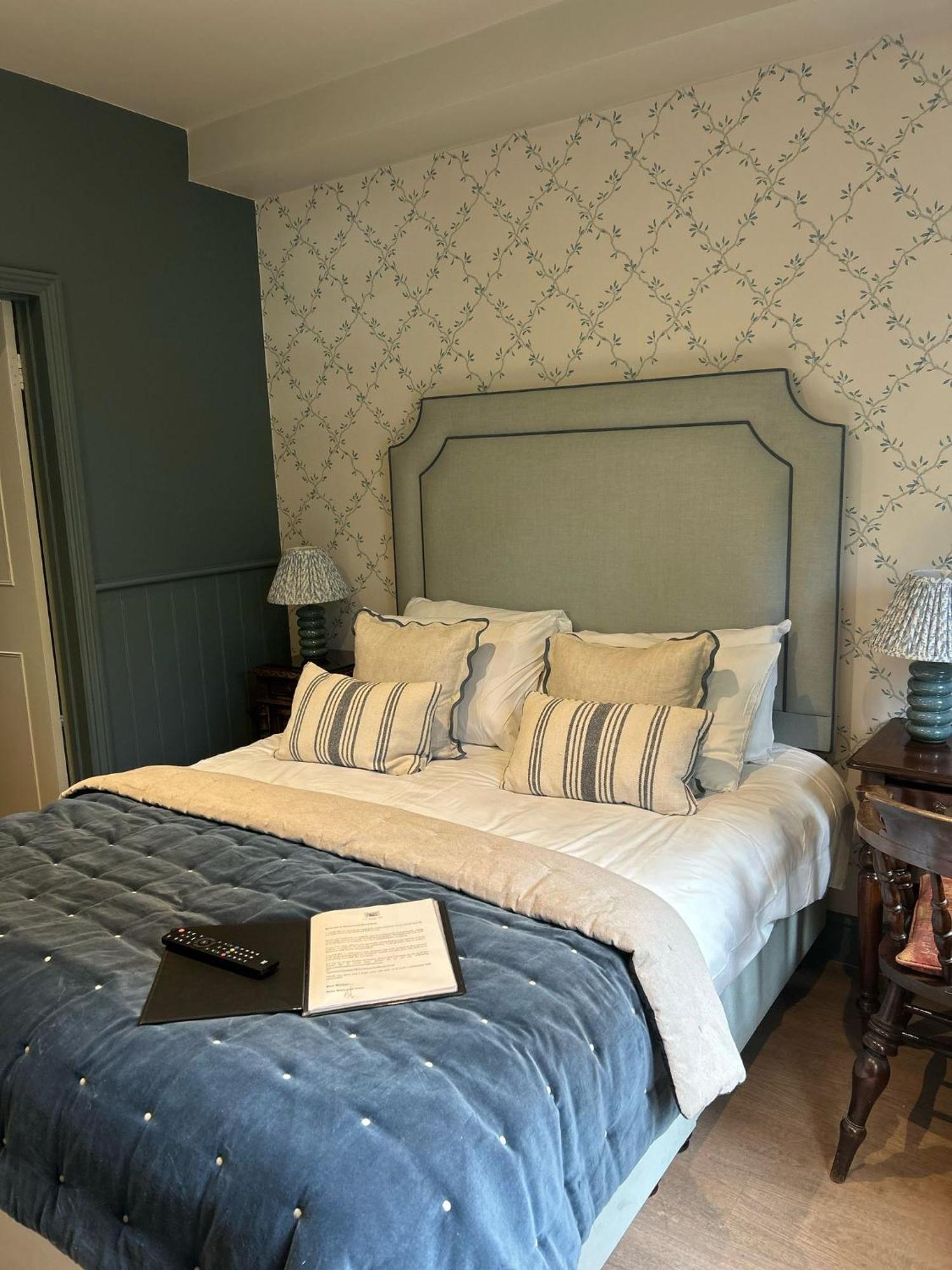 Bury St. Edmunds Ravenwood Hall Hotel المظهر الخارجي الصورة
